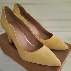 New Kelly & Katie Markel Pump, Women's Size 7M Yellow